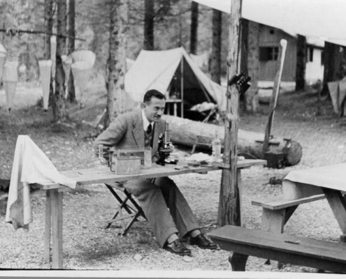 Buzzati presso il Lago Tovel, 1939 (Archivio Cnr--Ise, Verbania Pallanza)